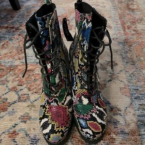 Pattern Boots, 10